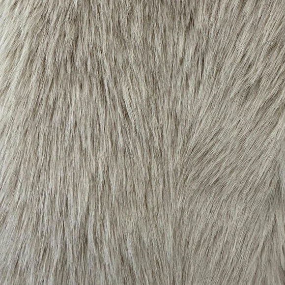 New with tags 🏷️ Zara Faux Fur Vest - Picture 2 of 4